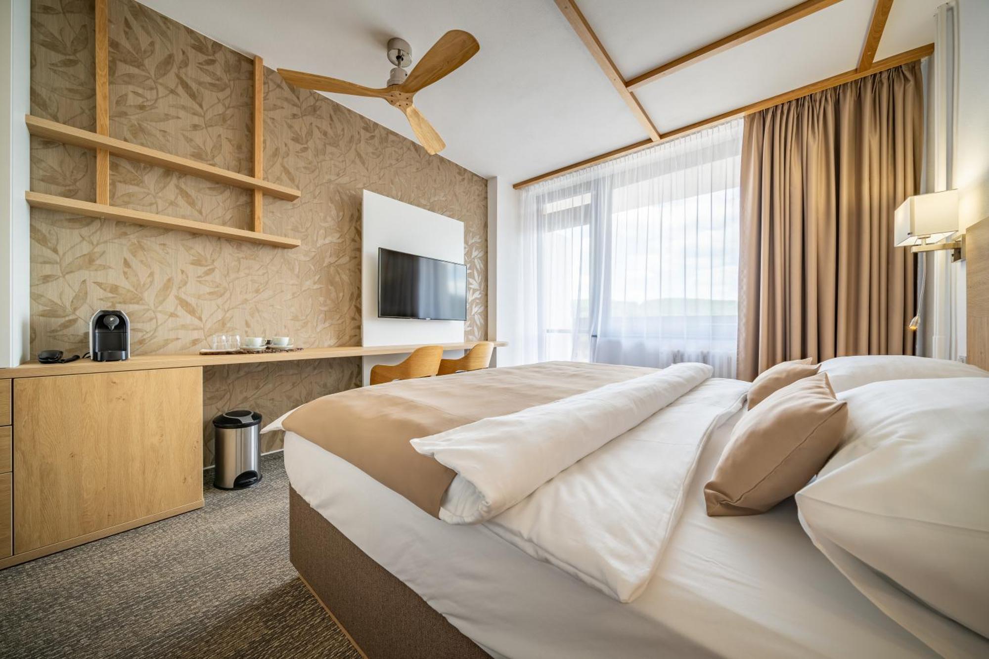 Hotel Adamantino لوهاكوفيس المظهر الخارجي الصورة